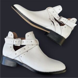 Halogen Hailey White Silver Cut Out Ankle Booties Size 8